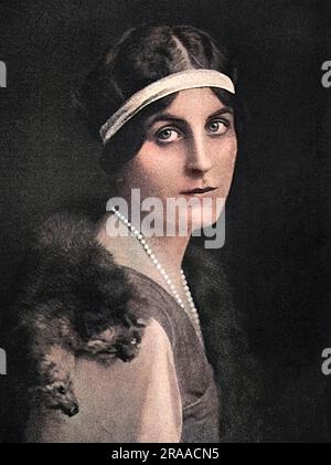 Viscountess Maidstone, anciennement Miss Margaretta Drexel, fille du millionnaire américain, philanthrope et sportif, Anthony Drexel. Margaretta épousa Guy Finch Hatton, 14th comte de Winchilsea et Nottingham en 1910. Son beau-frère était Denys Finch Hatton, le chasseur et aventurier africain de grands jeux, qui figurait dans le pseudonyme d'Isak Dinesen (Karen Blizen) en Afrique. Date: 1917 Banque D'Images