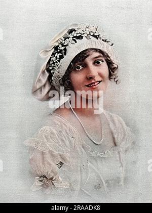 Elsie Janis (16 mars 1889 – 26 février 1956), chanteuse américaine, auteure-compositrice, actrice, et scénariste. Divertir les troupes pendant la première Guerre mondiale l'a immortalisée comme « l'aimée de l'AEF » (American Expeditionary Force). Photo en juillet 1914, lorsqu'elle était l'une des principales attractions de la revue populaire au Palace Theatre, le Passing Show. Le spectacle a continué à jouer pendant la première Guerre mondiale. Date: 1914 Banque D'Images