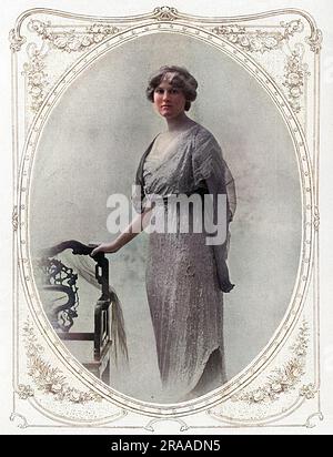 Comtesse Percy, ancienne Lady Helen Gordon-Lennox, fille du duc de Richmond et plus tard duchesse de Northumberland. Elle a épousé Earl Percy en 1911. Il a réussi à l'ennui en 1918. Photographié dans The Sketch en 1914, qui la décrit comme un donneur d'aide volontaire et une travailleuse de guerre. Elle a été présidente de la branche de Morayshire de la Société de la Croix-Rouge, vice-présidente d'une branche de Kent et auteur d'un livre sur l'aide volontaire. Elle a été maîtresse des robes de la reine Elizabeth, la reine mère de 1937 à 1964 et a été nommée Dame Grand Croix de l'ordre royal victorien en 1938. Banque D'Images