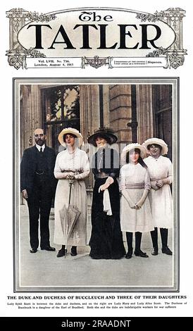 Couverture du Tatler avec une photo du duc et de la duchesse de Buccleuch avec trois de leurs filles, Lady Sybil Scott (entre le duc et la duchesse), Lady Mary et Lady Alice, qui épousa en 1935 le prince Henry, duc de Gloucester et deviendraient la duchesse de Gloucester. Date: 1915 Banque D'Images