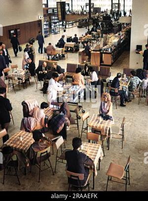 Le restaurant, le bâtiment Oceanic, l'aéroport de Londres Heathrow. Date: Mi-1960s Banque D'Images