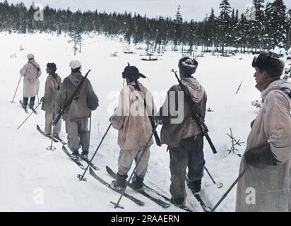 Des troupes de ski patrouillent en Finlande pendant la Seconde Guerre mondiale Date: 1939 Banque D'Images