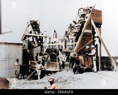 Machines d'excavation de diamants et mineurs à la mine Kimberley, dans la province du Cap Nord, en Afrique du Sud. Date: 1883 Banque D'Images