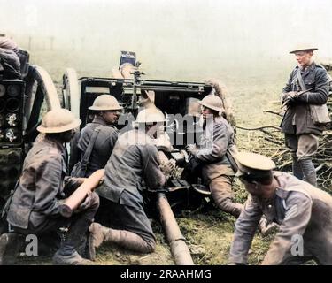 Des coups de feu britanniques en action pendant l'offensive allemande sur le front occidental en France pendant la première Guerre mondiale. Date: Vers 1916 Banque D'Images