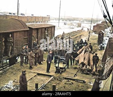 Déchargement de la viande de navire à train, destinée aux soldats britanniques sur le front occidental pendant la première Guerre mondiale. Date: Vers 1916 Banque D'Images