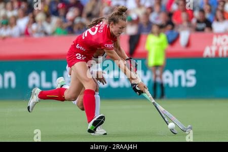 Anvers, Belgique. 02nd juillet 2023. Delphine Marien, Belgique, lutte pour le ballon lors d'un match de hockey entre l'équipe nationale belge Red Panthers et les États-Unis, dimanche 02 juillet 2023 à Anvers, match 10/12 dans la phase de groupe de la FIH Pro League 2023. BELGA PHOTO VIRGINIE LEFOUR crédit: Belga News Agency/Alay Live News Banque D'Images