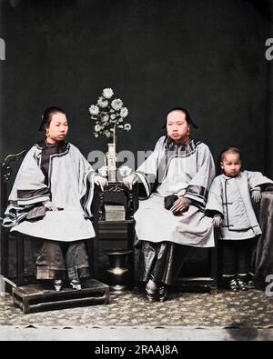 Les femmes chinoises aux pieds reliés. Date: Vers 1890 Banque D'Images