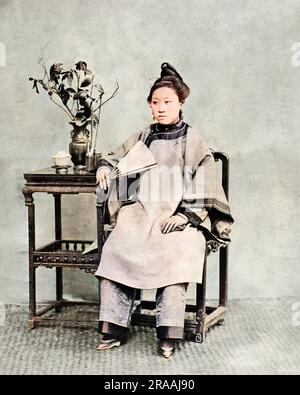 Femme aux pieds reliés, Chine. Date: Vers 1890 Banque D'Images