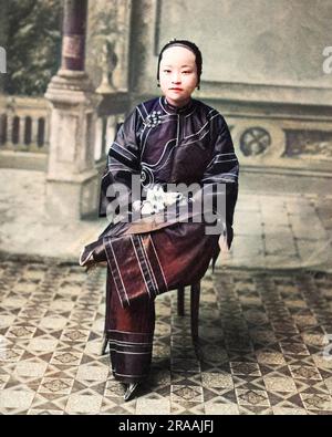 Femme chinoise aux pieds reliés. Date: Vers 1890 Banque D'Images