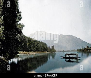 Vue sur la rivière Jhelum (ou Jehlam), à Srinagar, Cachemire, Inde. Date: Vers 1890s Banque D'Images