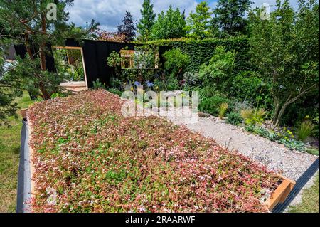 Londres, Royaume-Uni. 2nd juillet 2023. RHS Resilient Garden, un jardin de présentation, soutenu par l'ACO, conçu par Tom Massey - le RHS Hampton court Palace Garden Festival 2023. Il fonctionne à partir du 4-9 juillet. Crédit : Guy Bell/Alay Live News Banque D'Images