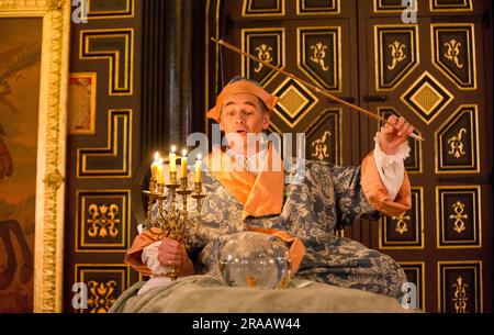 Mark Rylance (roi Philippe V d'Espagne) à FARINELLI ET LE ROI de Claire van Kampen au Sam Wanamaker Playhouse, Shakespeare's Globe, Londres SE1 20/02/2015 Conception: Jonathan Fensom réalisateur: John Dove Banque D'Images