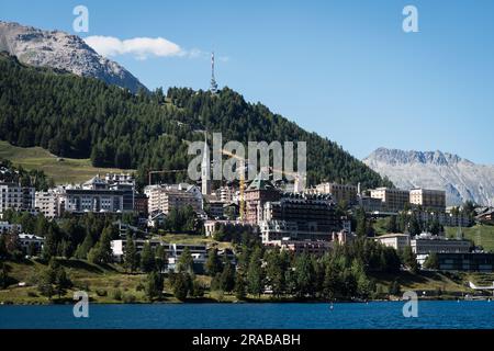 St Moritz, Suisse - 25 juin 2023 : vue sur la ville en été à Sankt Moritz St. Moritz, Alpes suisses en allemand: Sankt Moritz, italien: San Banque D'Images