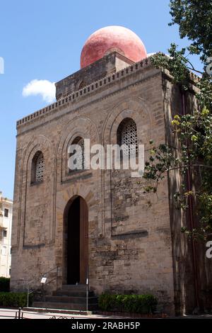 L'église de San Cataldo - avec ses dômes roses sur la Piazza Bellini, Palerme, Sicile Banque D'Images