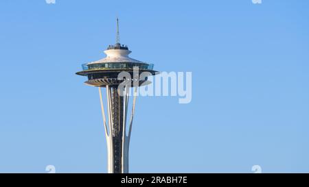 Seattle - 02 juillet 2023 ; point de repère de la pointe spatiale de Seattle isolé contre le ciel bleu Banque D'Images