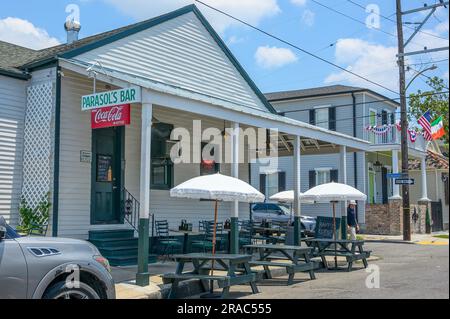 LA NOUVELLE-ORLÉANS, LA, Etats-Unis - 1 JUILLET 2023 : célèbre bar et restaurant Parasoll's dans le quartier de la Manche irlandaise Banque D'Images