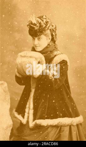 1875 ca, Paris , FRANCE : la célèbre chanteuse soprano italo-espagnole ADELINA PATTI ( 1843 - 1919 ). Photo de Charles REUTLINGER , Paris .- HISTOIRE - FOTO STORICHE - CANTANTE LIRICA - OPERA - MUSICA CLASSICA - classique - portrait - ritratto - OPERA - cantante lirica - classica - classique - DIVA - DIVINA - PORTRAIT - RITRATTO - pelliccia - fourrure - manucotto - maff - neve - nevicata - neige - HIVER - INVERNO - MODA FEMMINILE - MODE - OTTOCENTO - années 800 - '800 --- Archivio GBB Banque D'Images