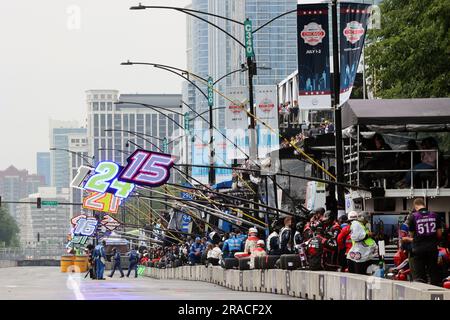 Chicago, États-Unis, 01 juillet 2023. Pit Road regardant vers le sud depuis Balboa Drive le long de Columbus Avenue lors de la course inaugurale Grant Park 220 NASCAR Cup Series Chicago Street course qui a eu lieu dans et autour de Grant Park et de l'emblématique Chicago Skyline. Credit: Tony Gadomski / toutes les images de sport / Alamy Live News Banque D'Images