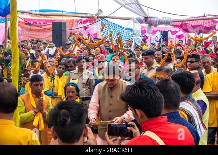 28 juin 2023 Uttarakhand, Inde. Uttarakhand Premier ministre Pushkar Singh Dhami exécutant pooja- hawan (Indian Hindu religieux Practices) pendant a Banque D'Images