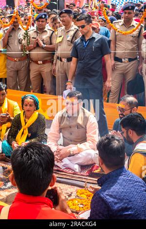 28 juin 2023 Uttarakhand, Inde. Uttarakhand Premier ministre Pushkar Singh Dhami exécutant pooja- hawan (Indian Hindu religieux Practices) pendant a Banque D'Images
