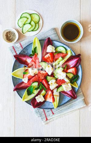 Chicorée à la pastèque, au concombre et aux fraises Banque D'Images