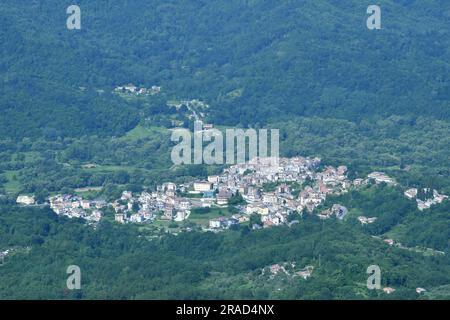 Le paysage entourant Cervara di roma, un village médiéval de la région du Latium, en Italie. Banque D'Images