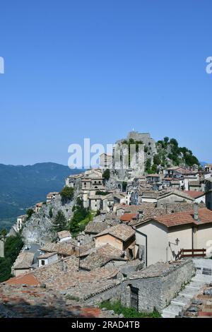 Le paysage entourant Cervara di roma, un village médiéval de la région du Latium, en Italie. Banque D'Images