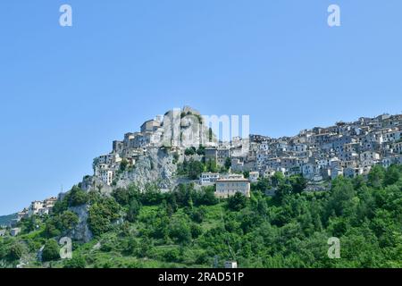 Le paysage entourant Cervara di roma, un village médiéval de la région du Latium, en Italie. Banque D'Images