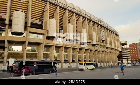 Vue sur la façade du stade Santiago Bernabeu Banque D'Images