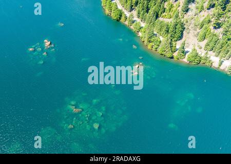 Lac Cushman et montagnes olympiques en juin 2023 Banque D'Images