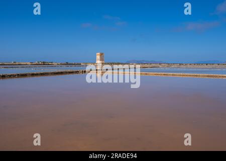 Étang d'évoporation du sel à Marsala, province de Trapani, Sicile Banque D'Images