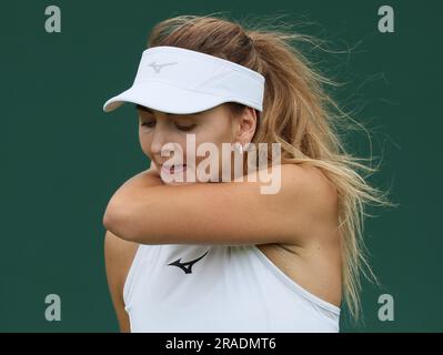 Londres, Royaume-Uni. 03rd juillet 2023. La Belge Maryna Zanevska réagit lors du match entre la Belge Zanevska et la Tchèque Strycova, dans le cadre du Women's Singles First Round, lors du tournoi de tennis Grand Chelem de Wimbledon 2023 au All England tennis Club, dans le sud-ouest de Londres, en Grande-Bretagne, le lundi 03 juillet 2023. BELGA PHOTO BENOIT DOPPAGNE crédit: Belga News Agency/Alay Live News Banque D'Images