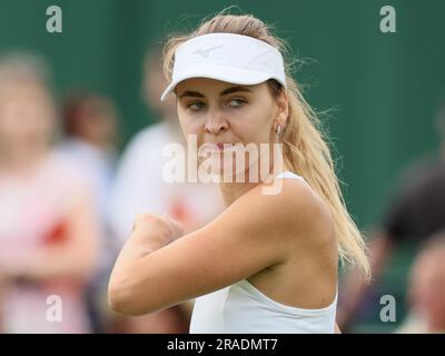 Londres, Royaume-Uni. 03rd juillet 2023. La Belge Maryna Zanevska réagit lors du match entre la Belge Zanevska et la Tchèque Strycova, dans le cadre du Women's Singles First Round, lors du tournoi de tennis Grand Chelem de Wimbledon 2023 au All England tennis Club, dans le sud-ouest de Londres, en Grande-Bretagne, le lundi 03 juillet 2023. BELGA PHOTO BENOIT DOPPAGNE crédit: Belga News Agency/Alay Live News Banque D'Images