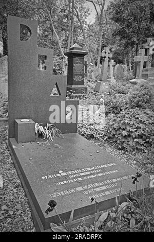 Monochrome - Dead - Patrick & Janet Nathan-Caulfield 1938-2020, 1936-2005 peintre et graveur Banque D'Images