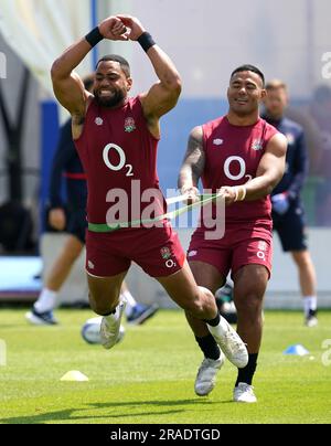 Joe Cokanasiga (à gauche) et Manu Tuilagi pendant une séance d'entraînement au Lensbury Resort, Teddington. Date de la photo: Lundi 3 juillet 2023. Banque D'Images