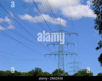 Lignes électriques aériennes, pylônes électriques Banque D'Images