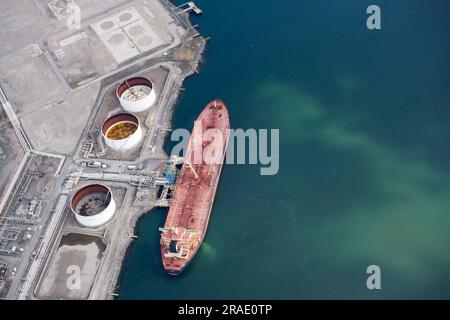 Déchargement du pétrolier à Teesport, River Tees, Middlesbrough, Angleterre du Nord-est, Royaume-Uni Banque D'Images