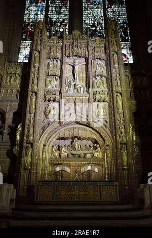 Vu ici est le maître-autel, un aspect interne lié à la cathédrale anglicane de Liverpool. Banque D'Images