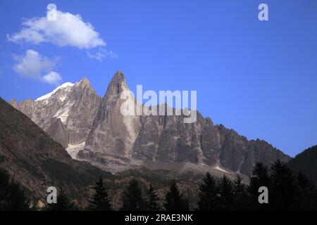 L'aiguille verte (4122 m) et le Drus de Chamonix dans le massif du Mont blanc. Chamonix, haute-Savoie, France Banque D'Images