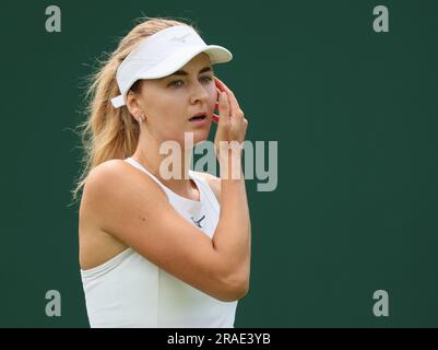 Londres, Royaume-Uni. 03rd juillet 2023. La Belge Maryna Zanevska réagit lors du match entre la Belge Zanevska et la Tchèque Strycova, dans le cadre du Women's Singles First Round, lors du tournoi de tennis Grand Chelem de Wimbledon 2023 au All England tennis Club, dans le sud-ouest de Londres, en Grande-Bretagne, le lundi 03 juillet 2023. BELGA PHOTO BENOIT DOPPAGNE crédit: Belga News Agency/Alay Live News Banque D'Images