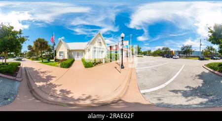 Vue panoramique à 360° de Stuart, FL, USA - 1 juillet 2023 : 360 photo vr équirectangulaire du membre du Congrès Brian Mast Office Stuart Florida