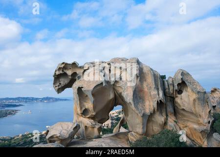 Roches granitiques, Bear Cape, côte près de Palau, Sardaigne, Capo d'Orso, Italie Banque D'Images