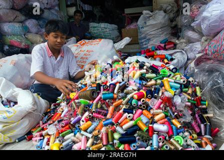 Magasin de fils de déchets, Tiruppur Tirupur, Tamil Nadu, Inde du Sud, Inde, Asie Banque D'Images