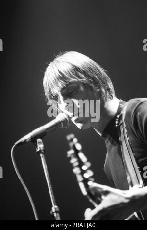 Paul Weller en tournée avec l'album Wild Wood au Cardiff St David's Hall le 12 novembre 1993. Photo: Rob Watkins Banque D'Images