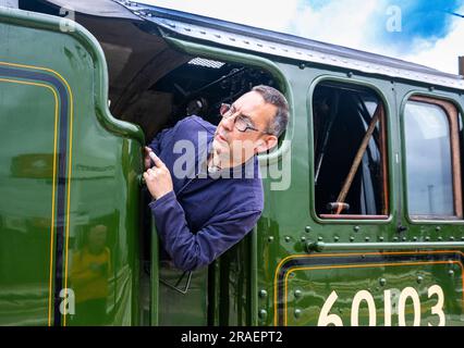 Portrait du chauffeur de moteur du train à vapeur Flying Scotsman à la gare de Grantham lorsqu'il voyage de London Kings Cross à Édimbourg dans le cadre de sa célébration du centenaire Banque D'Images