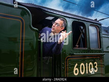 Portrait du chauffeur de moteur du train à vapeur Flying Scotsman à la gare de Grantham lorsqu'il voyage de London Kings Cross à Édimbourg dans le cadre de sa célébration du centenaire Banque D'Images