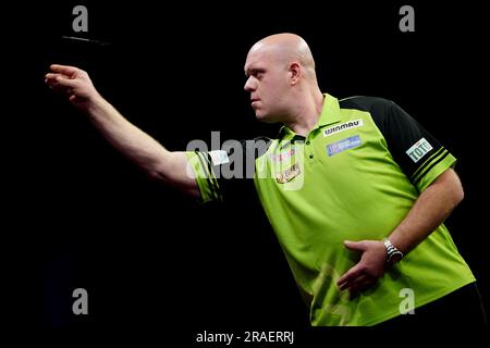 Photo du dossier en date du 25-05-2023 de Michael van Gerwen, qui a révélé qu'il est en cours de chirurgie mais qu'il jouera au World Matchplay à Blackpool plus tard ce mois-ci. Date de publication : lundi 3 juillet 2023. Banque D'Images