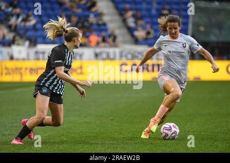 Harrison, États-Unis. 02nd juillet 2023. Harrison, New Jersey, 2 juillet 2023 : Jenna Nighswonger (32 Gotham FC) et Elizabeth Eddy (44 Angel City FC) pendant le match de la Ligue nationale de football des femmes entre Gotham FC et Angel City FC à Red Bull Arena à Harrison, États-Unis (USAGE ÉDITORIAL UNIQUEMENT). (Rebekah Wynkoop/SPP) crédit: SPP Sport Press photo. /Alamy Live News Banque D'Images