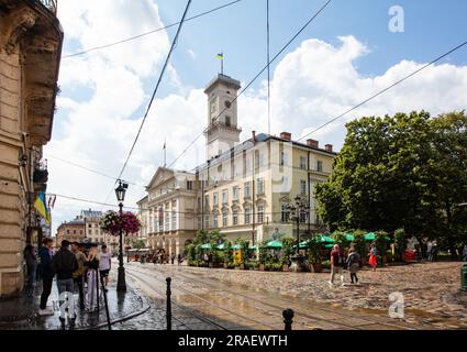 Lviv, Ukraine - 29 juin 2023: Hôtel de ville de Lviv après la pluie Banque D'Images