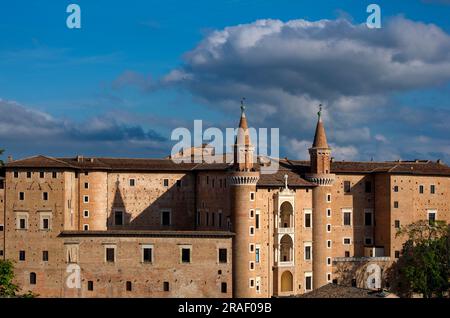 Panorama du Palazzo Ducale di Urbino Banque D'Images